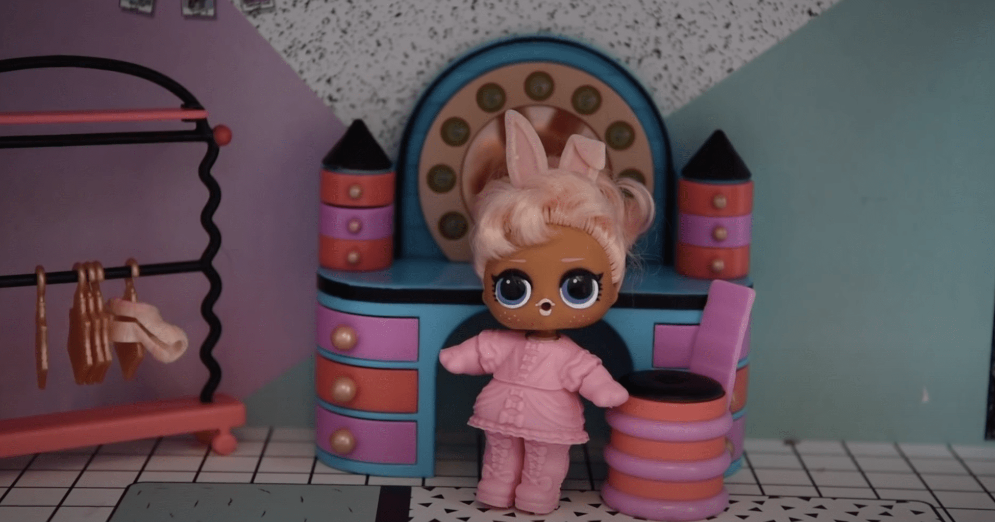 LOL Surprise! DOLL HOUSE Unboxing